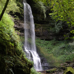 Ontdek de Magie van Glencar Waterfall: De Hoogste Waterval van Ierland