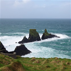 &quot;Ontdek de adembenemende schoonheid van de Wild Atlantic Way in Ierland&quot;